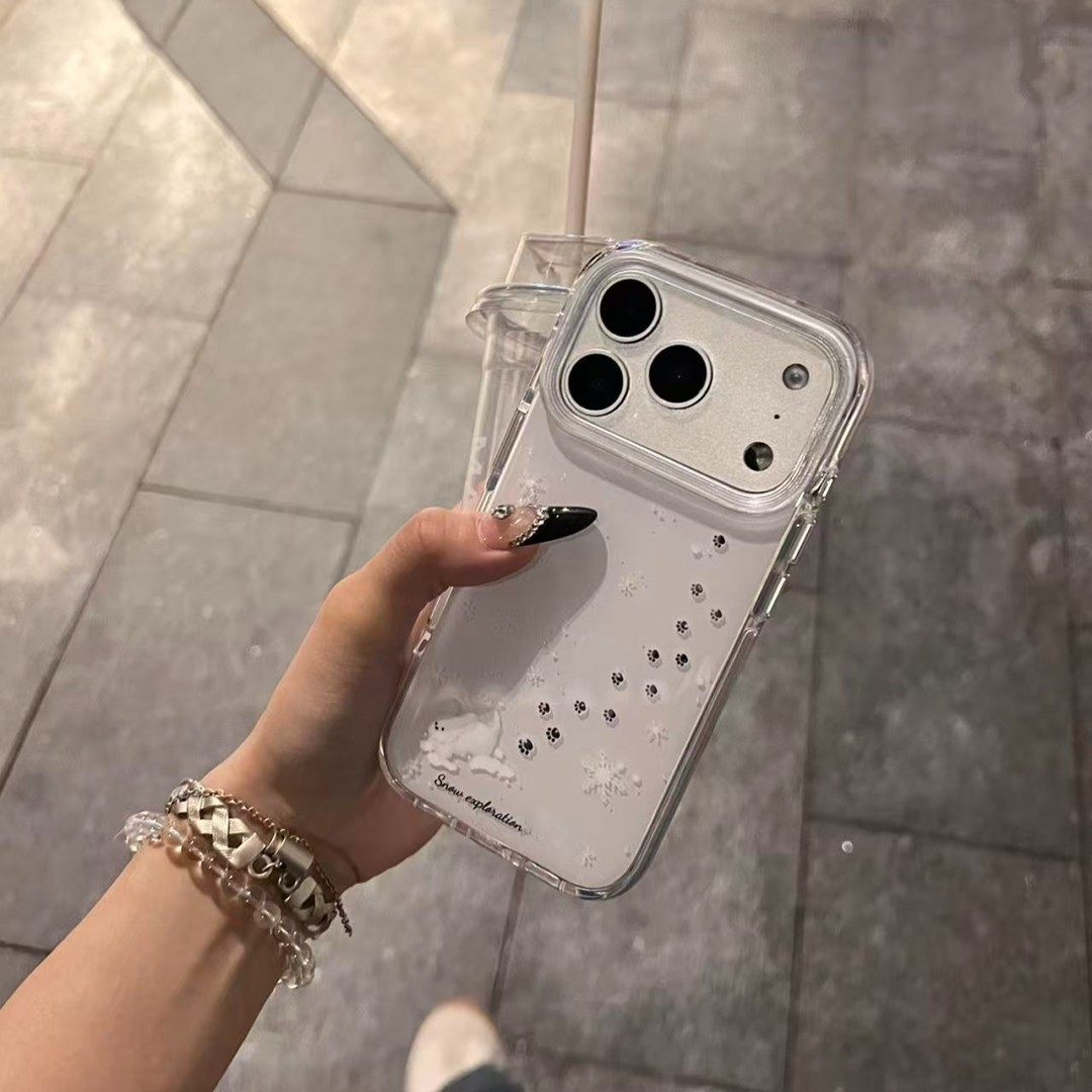 Kitten in the Winter Snow Case