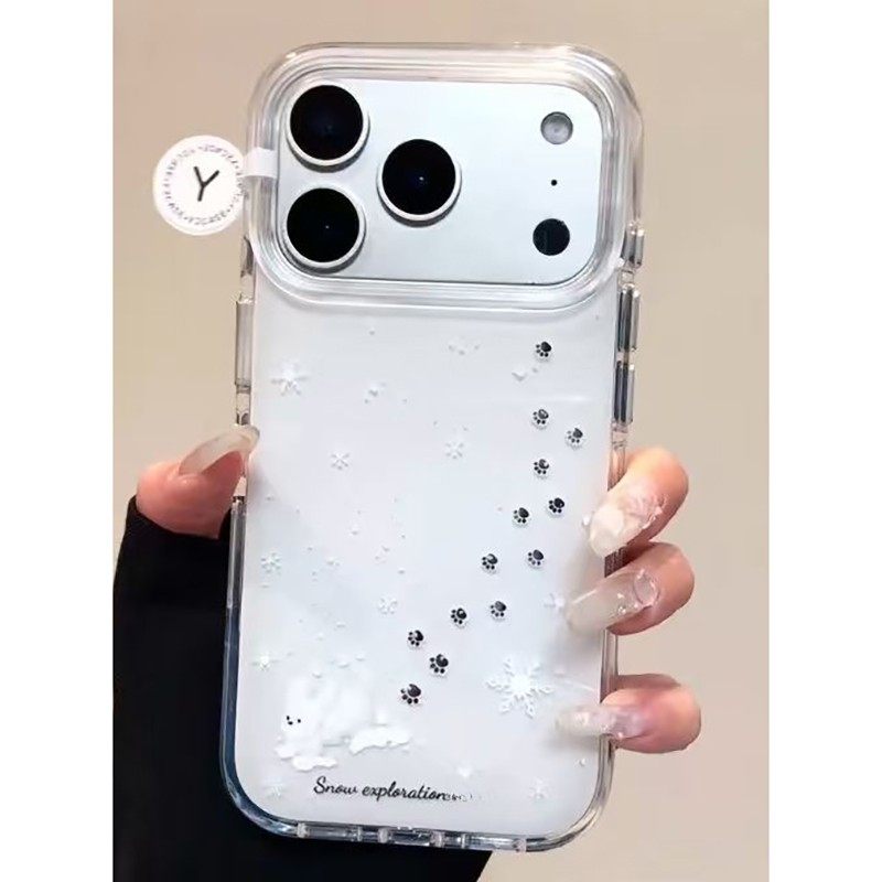 Kitten in the Winter Snow Case